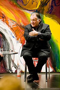Peter Weibel auf dem Podium