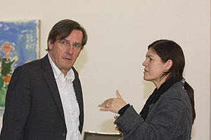 zwei Personen im Gespräch